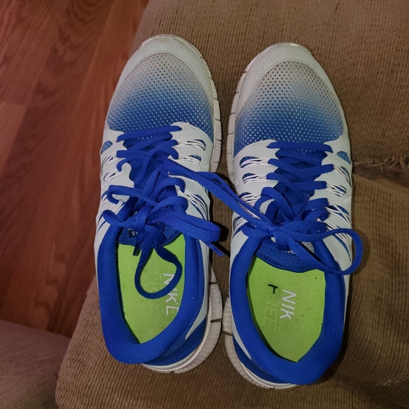 used nike sneakers - Picture 2 of 5